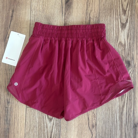NWT Lululemon Hotty Hot High Rise Shorts 4" Size 4 In Magenta Smoke - Picture 1 of 7